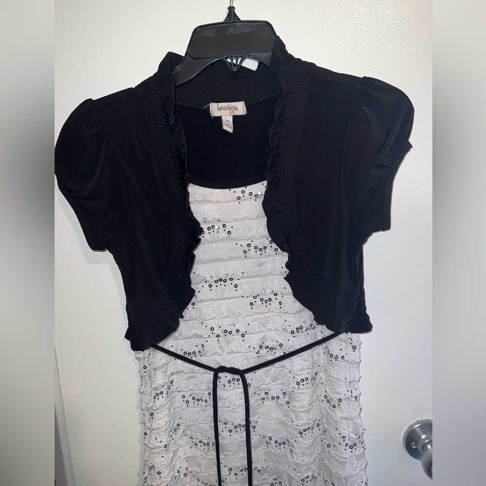 Beautiful dress black and white nice lace detail by Speechless